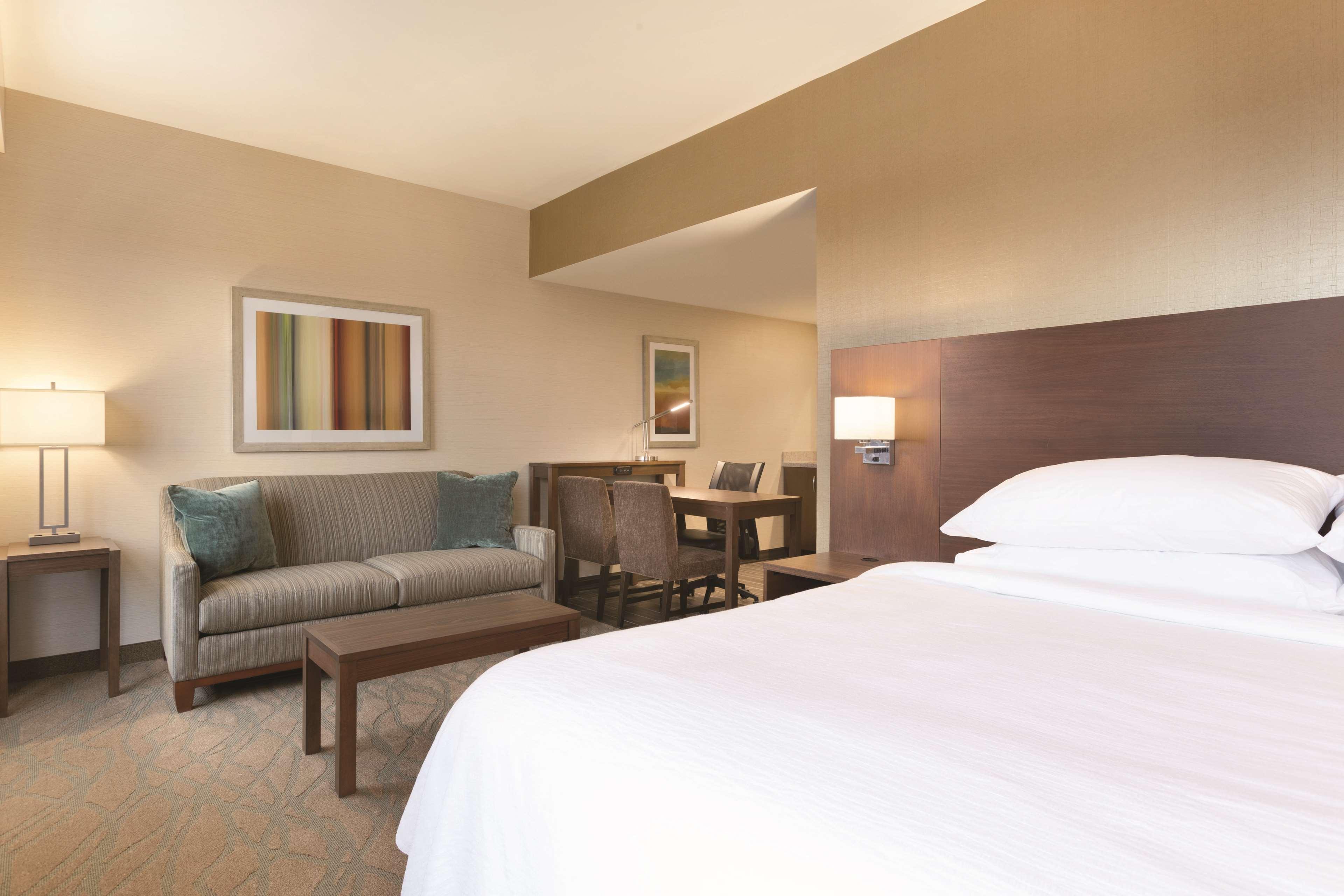 Embassy By Hilton Akron Canton Airport