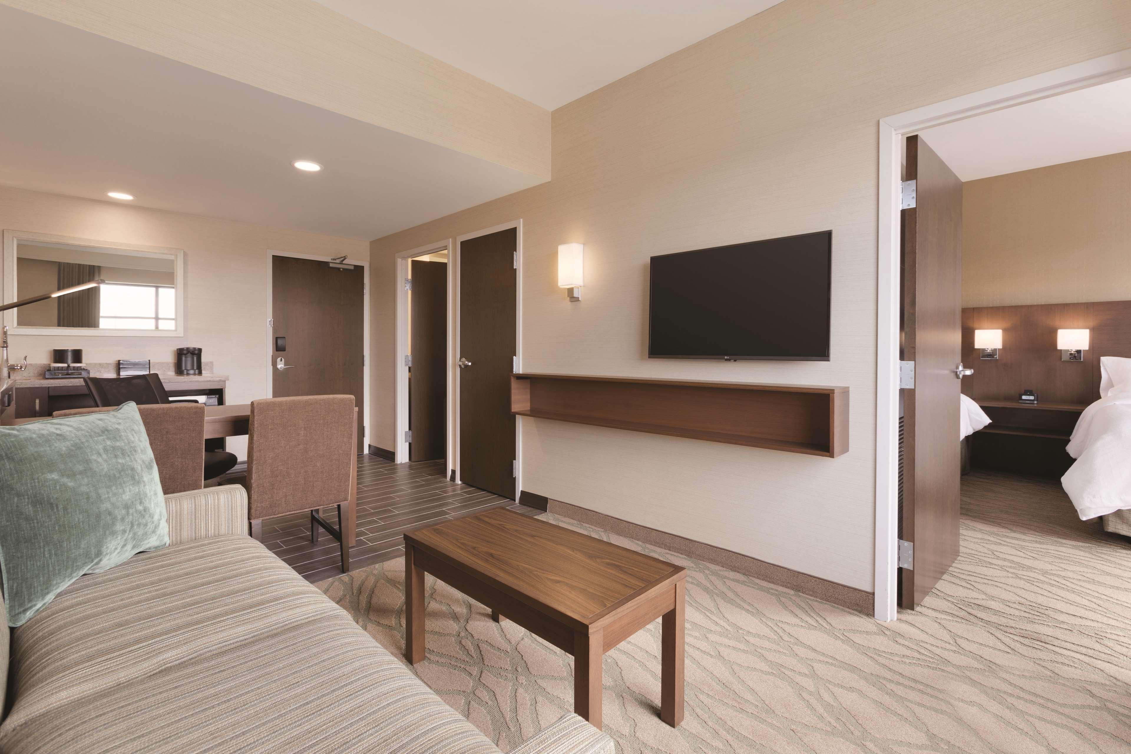 Embassy By Hilton Akron Canton Airport Hotel 4*