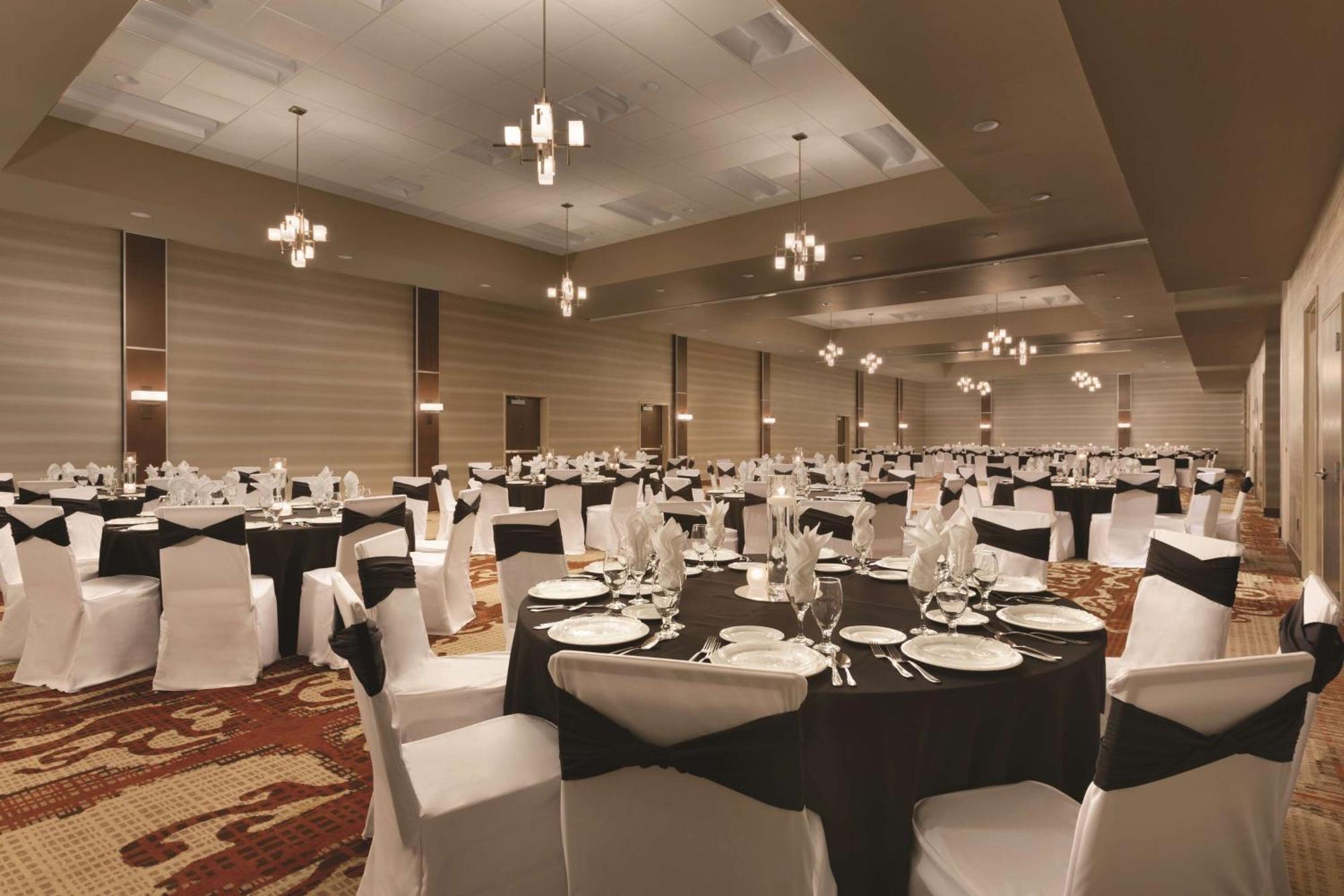 Embassy By Hilton Akron Canton Airport Hotel 4*