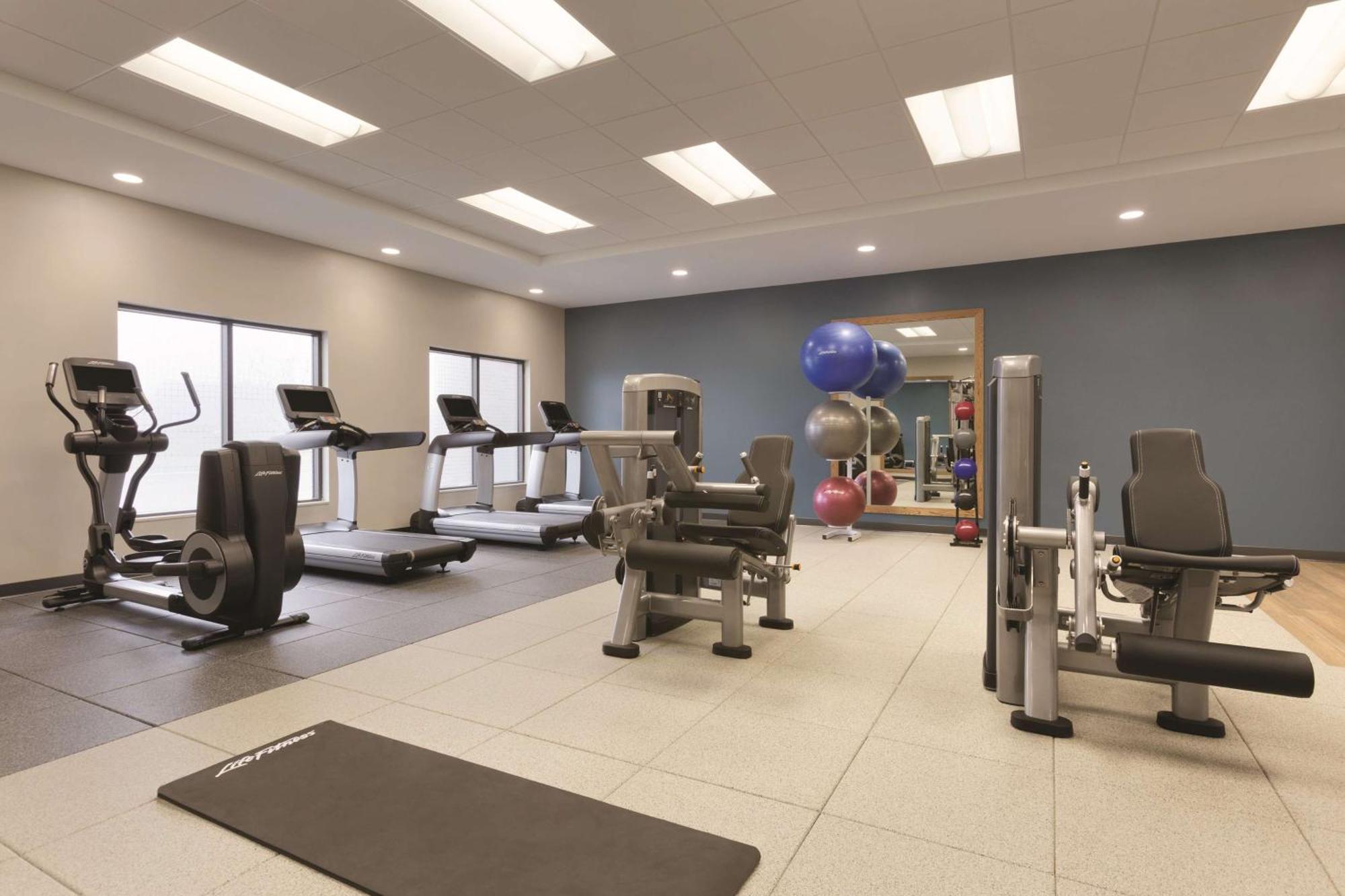 Hotel Embassy By Hilton Akron Canton Airport