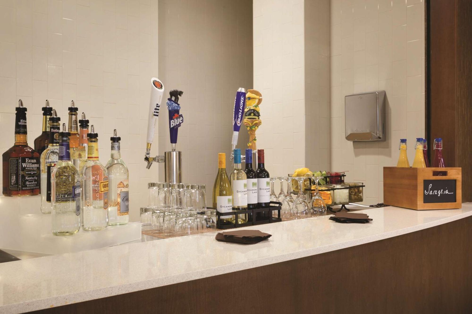 Embassy By Hilton Akron Canton Airport 4*